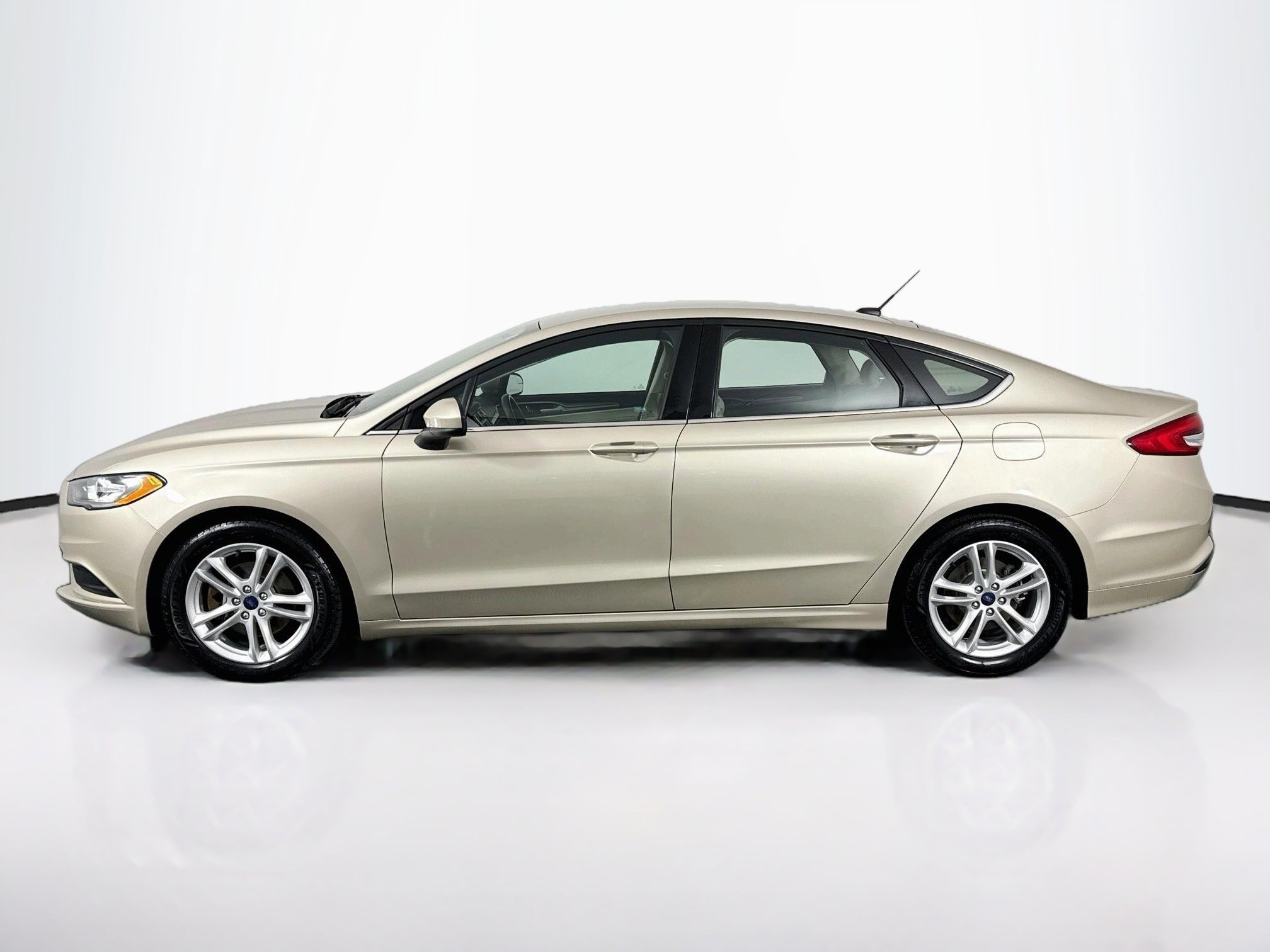 Used 2018 Ford Fusion SE FWD image 11