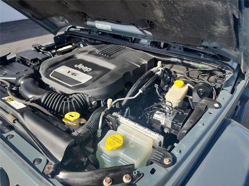 Used 2015 Jeep Wrangler Unlimited Sahara w/ Connectivity Group image 15