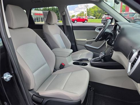 Used 2025 Kia Soul LX w/ LX Technology Package FWD image 19