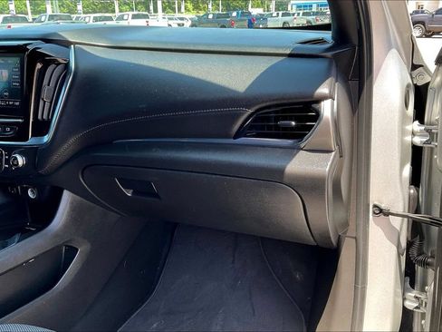 Used 2022 Chevrolet Traverse LT FWD image 17