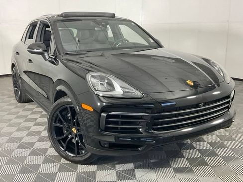 Used 2023 Porsche Cayenne S Platinum AWD/4WD image 38