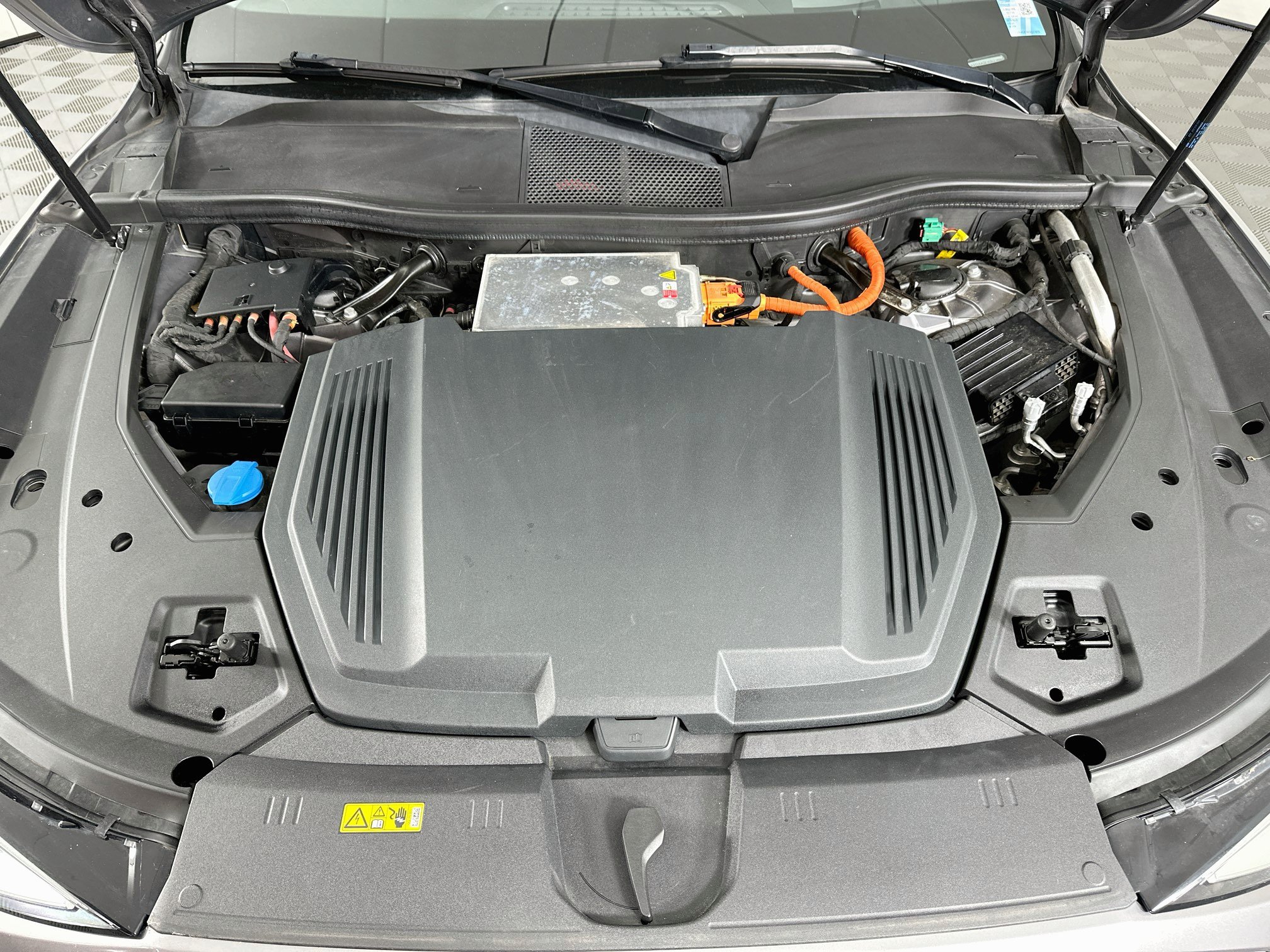 Used 2019 Audi e-tron Prestige w/ Prestige Package AWD/4WD image 35