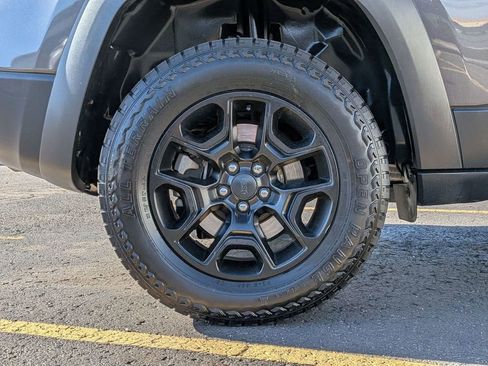 Used 2019 Jeep Cherokee Trailhawk w/ Cold Weather Group AWD/4WD image 11