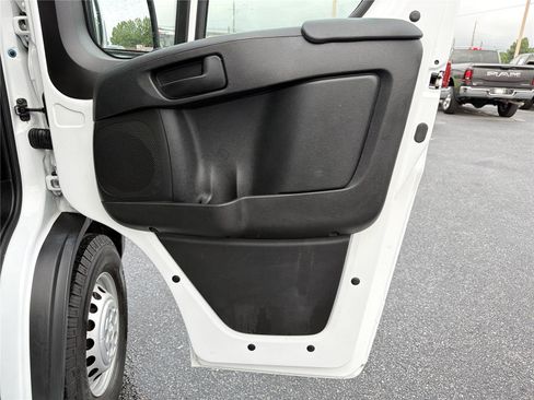 Used 2025 RAM ProMaster 2500 w/ Convenience Group FWD image 13