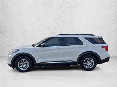 Used 2025 Ford Explorer Active w/ Active Comfort Package RWD image 9