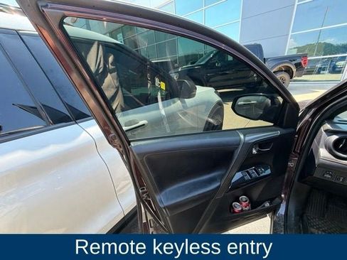 Used 2017 Toyota RAV4 SE w/ Power Extra Value Package AWD/4WD image 14