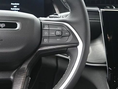 New 2025 Jeep Grand Cherokee Limited w/ Luxury Tech Group II AWD/4WD image 29