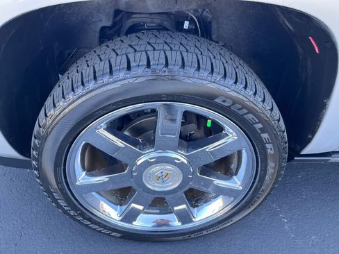 Used 2011 Cadillac Escalade Premium image 10