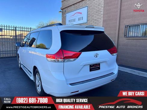 Used 2012 Toyota Sienna LE image 4