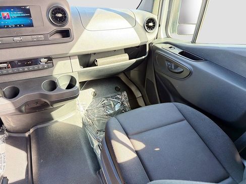 Used 2024 Mercedes-Benz Sprinter 2500 image 23