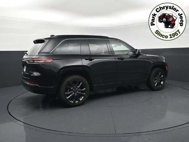 Used 2026 Jeep Grand Cherokee Limited AWD/4WD image 6