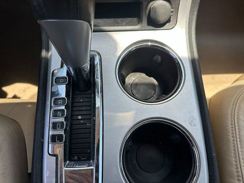 Used 2011 GMC Acadia SLT image 25