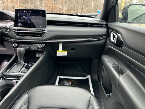 New 2026 Jeep Compass Latitude w/ Sun and Sound Group AWD/4WD image 33
