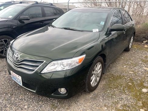 Used 2011 Toyota Camry XLE w/ XLE Extra-Value Pkg #2 image 1