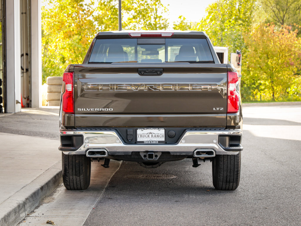 Used 2023 Chevrolet Silverado 1500 LTZ w/ LTZ Premium Package AWD/4WD image 4