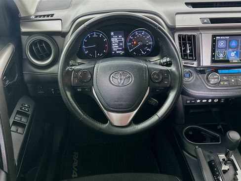 Used 2018 Toyota RAV4 XLE image 18