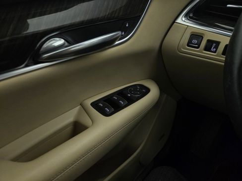 Used 2018 Cadillac XT5 AWD image 25