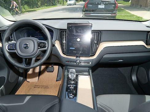 New 2026 Volvo XC60 T8 Plus w/ Protection Package Premier AWD/4WD image 22