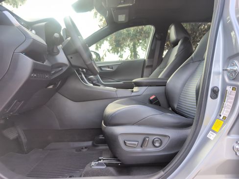 Used 2023 Toyota RAV4 XSE AWD/4WD image 16