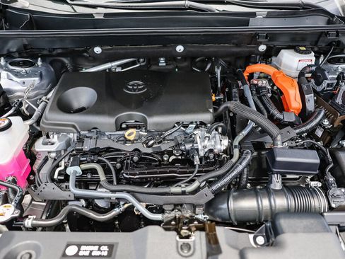 Certified 2024 Toyota RAV4 LE AWD/4WD image 18
