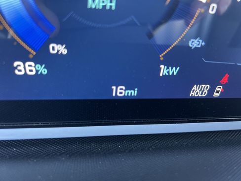 New 2025 Chevrolet Brightdrop 400 w/ Power Door Package image 4