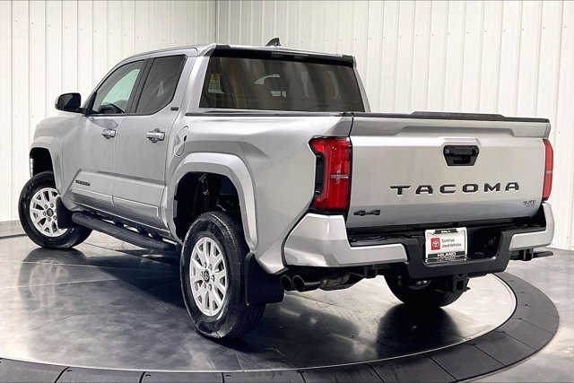 Certified 2025 Toyota Tacoma SR5 AWD/4WD image 13