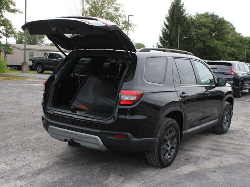 Used 2025 Honda Pilot TrailSport image 7