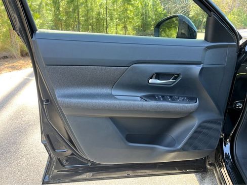 Used 2025 Nissan Kicks SV FWD image 12