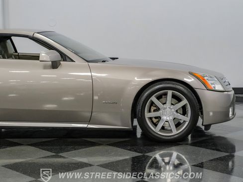 Used 2005 Cadillac XLR RWD image 30