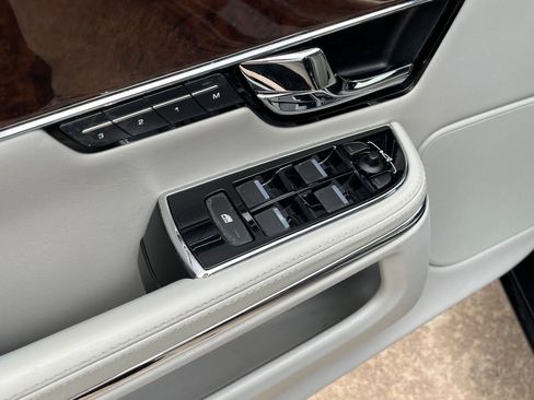 Used 2013 Jaguar XJ image 29