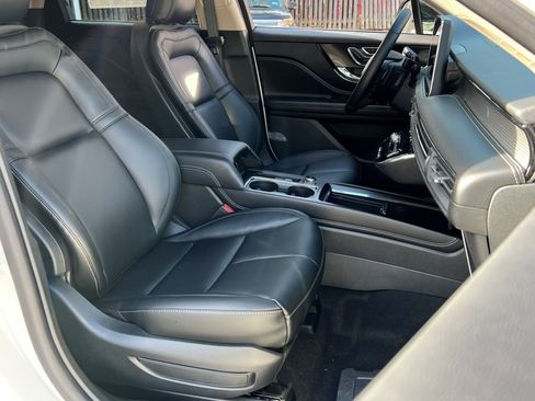New 2026 Lincoln Corsair Premiere image 8