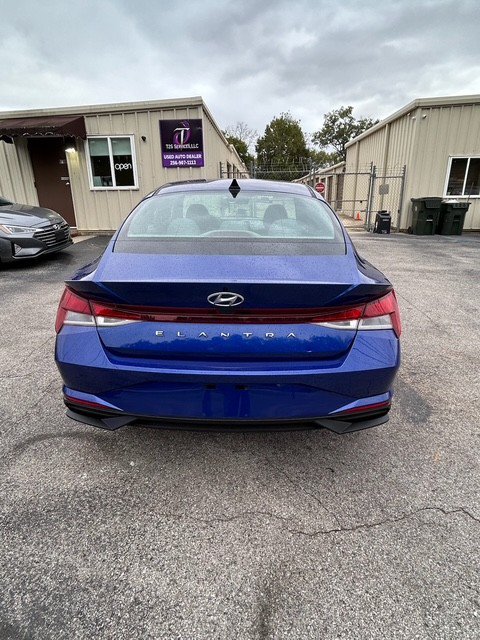 Used 2021 Hyundai Elantra SE FWD image 4