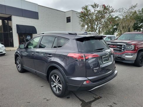 Used 2018 Toyota RAV4 XLE image 9
