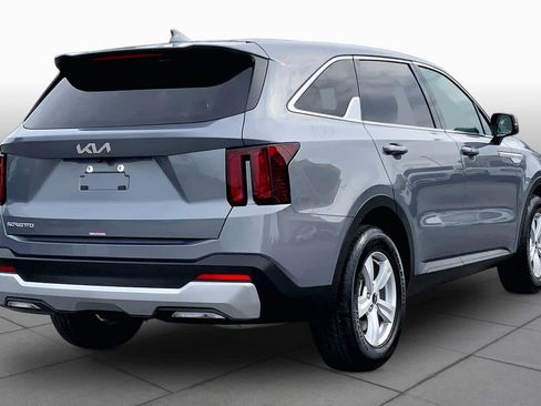 Used 2025 Kia Sorento LX FWD image 13