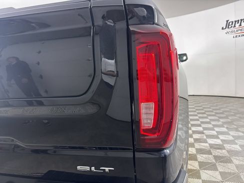 Used 2023 GMC Sierra 1500 SLT w/ SLT Convenience Package AWD/4WD image 35