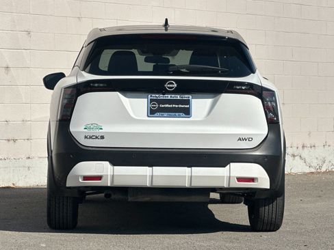 Used 2025 Nissan Kicks SV AWD/4WD image 4