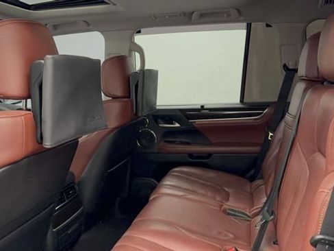 Used 2019 Lexus LX 570 4WD w/ Luxury Package image 25