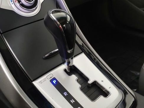Used 2012 Hyundai Elantra Limited FWD image 22