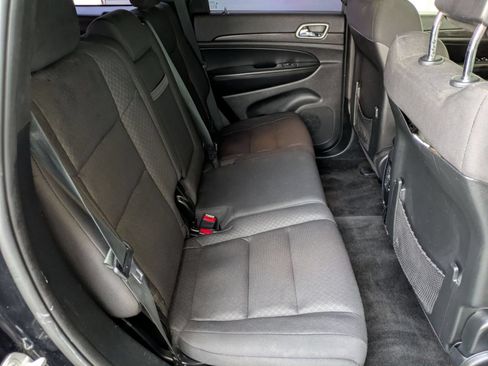 Used 2018 Jeep Grand Cherokee Laredo RWD image 26