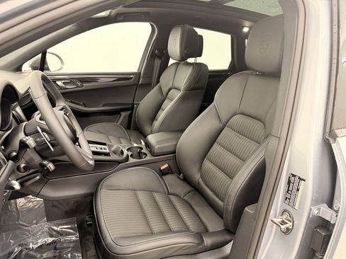 Used 2025 Porsche Macan image 5