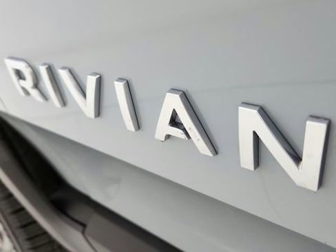 Used 2024 Rivian R1S Adventure image 41