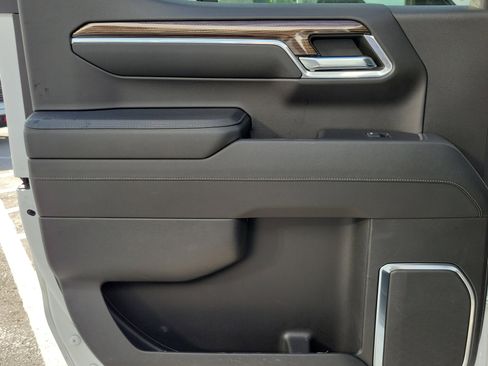 Used 2023 Chevrolet Silverado 1500 LT image 13