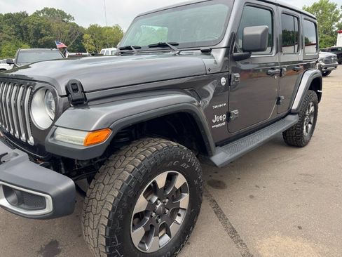 Used 2018 Jeep Wrangler Unlimited Sahara w/ Uconnect 4C Nav & Sound Group AWD/4WD image 9
