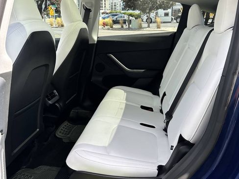 Used 2025 Tesla Model Y Long Range AWD/4WD image 18