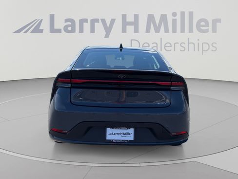 Used 2025 Toyota Prius LE FWD image 4