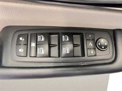 Used 2019 Chrysler Pacifica Limited image 18