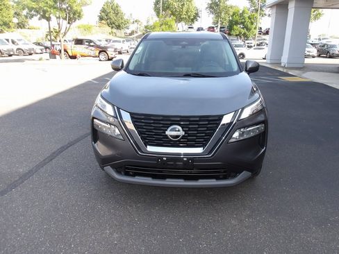 Used 2023 Nissan Rogue SV image 3