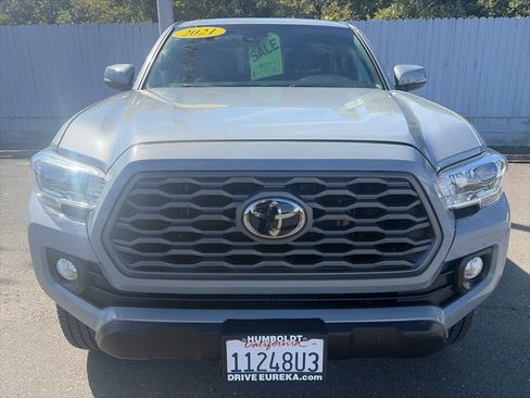 Used 2021 Toyota Tacoma TRD Off-Road w/ TRD Premium Off Road Package AWD/4WD image 25