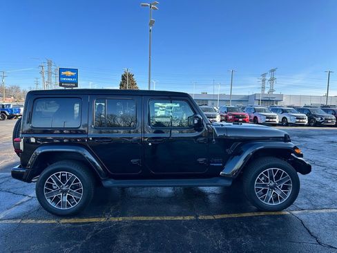 Used 2022 Jeep Wrangler Unlimited Sahara image 4