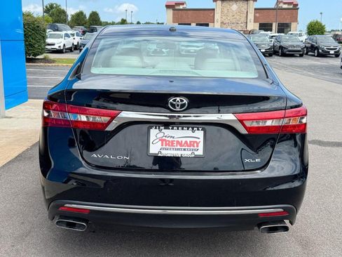 Used 2017 Toyota Avalon XLE w/ All Weather Liner Package FWD image 4